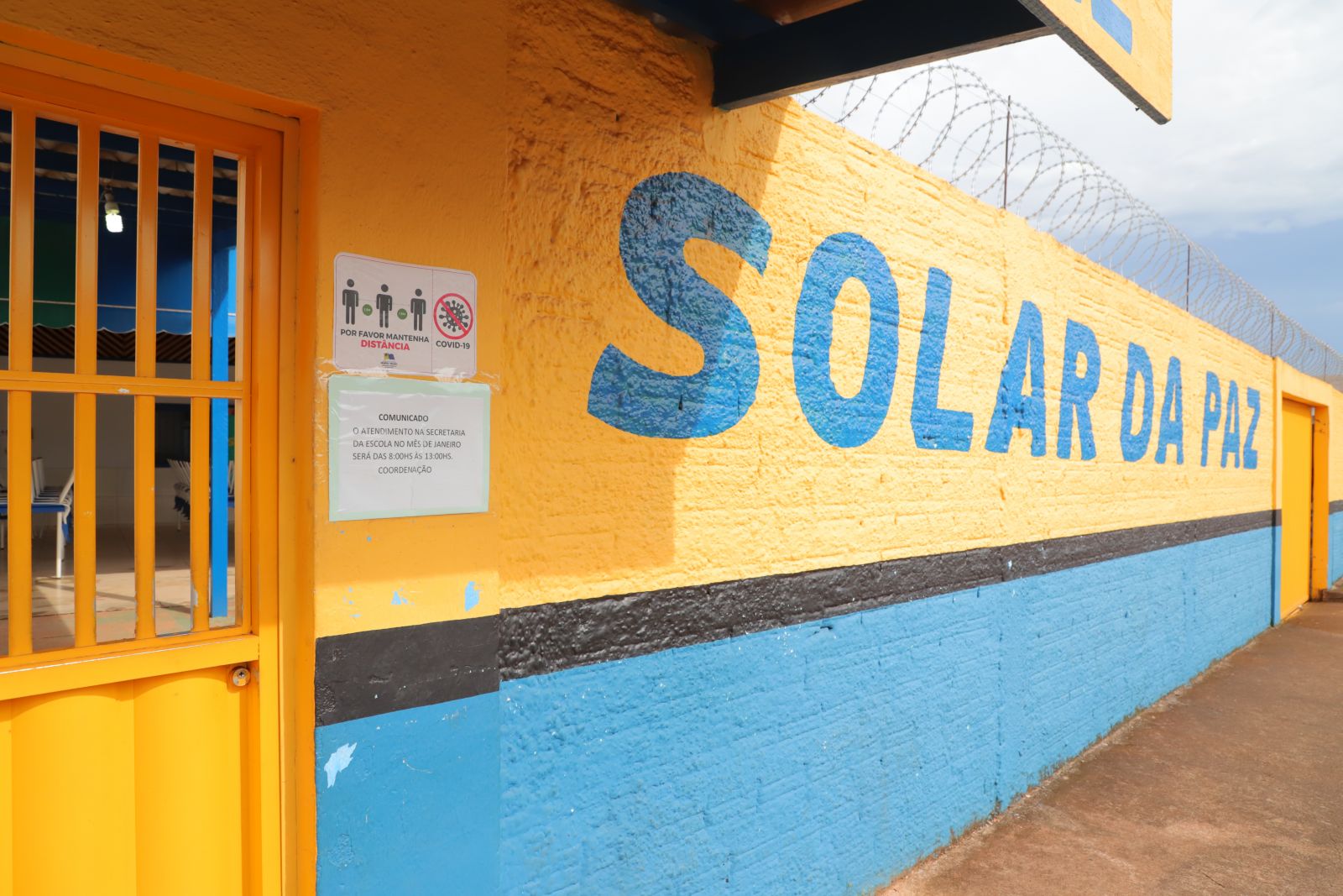 Escola foi alvo de ação criminosa que danificou rede elétrica